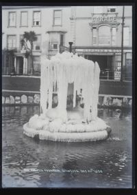 The Frozen Fountain, 20th December, 1938, Dawlish