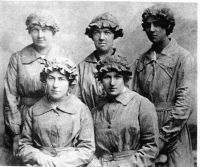 1WW WOMEN MUNITION WORKERS FROM HEATHCOAT FACTORY IN TIVERTON