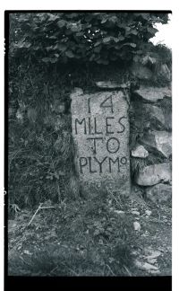 Milestone marking 14 miles to Plymouth