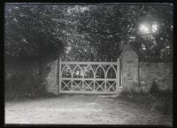 The Manor gate, Lew, North