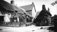 Cottages at the foot of Lustleigh Green