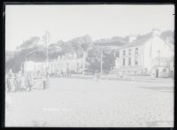 Shaldon: beach (with many small boats), St Nicholas