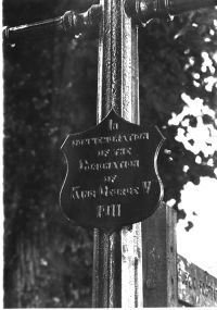 Plaque on Lampstand Commemorating the Coronation of King George V on Manaton Green