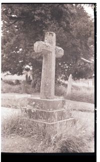 Cross in Holne churchyard