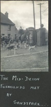 Mid-Devon foxhounds meet at Sandypark