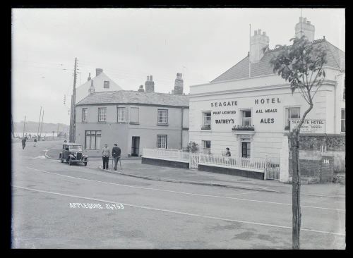 Appledore: Street + Seagate Hotel, Northam