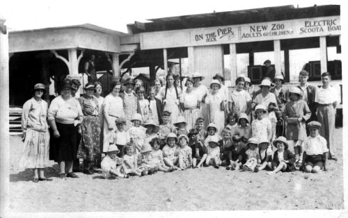 Manaton School outing to Teignmouth in the late 1920s.