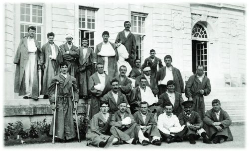 1WW WOUNDED SERVICEMEN AT OLDWAY MANSION, PAIGNTON