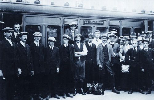 1WW VOLUNTEERS LEAVING FOR THE ARMY FROM BUDLEIGH SALTERTON STATION