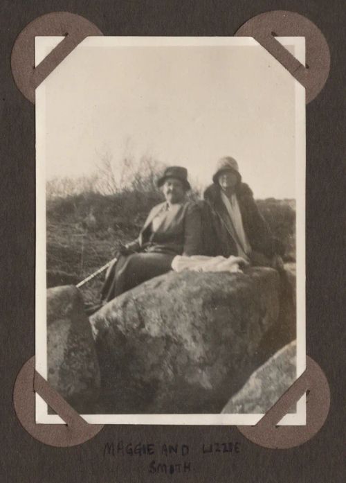 maggie-and-lizzie-at-wallabrook-easter-1929_35995468761_o.jpg