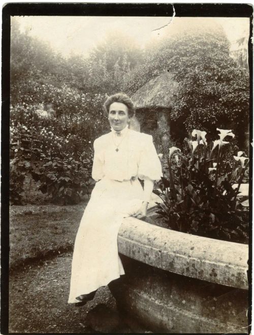 Annie Isabelle Eliza Gedye sitting on the Hele House fountain