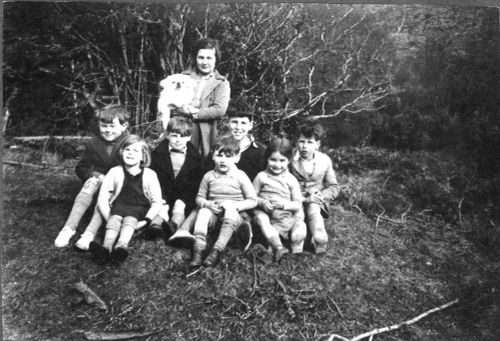 Unknown evacuee children at Leighon