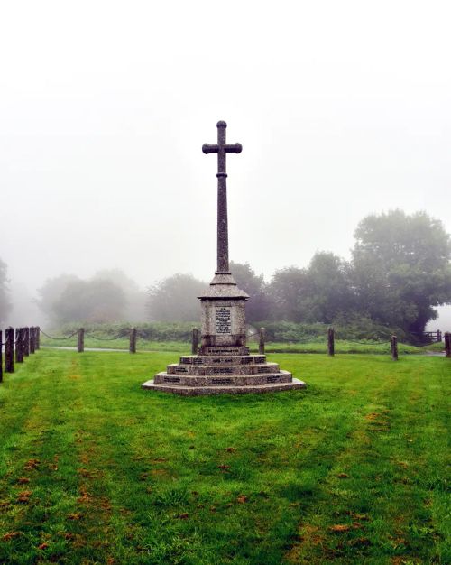 Uncatalogued: Buckland Monachorum War Memorial. colour.jpg