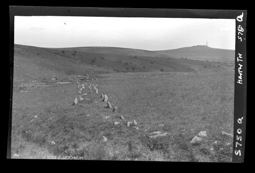 Stone row and tumulus on Harter Tor