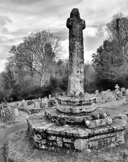 Chagford Church of St Michael the Archangell War Memorial.jpg