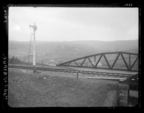 Railway bridge and signal at Horrabridge.