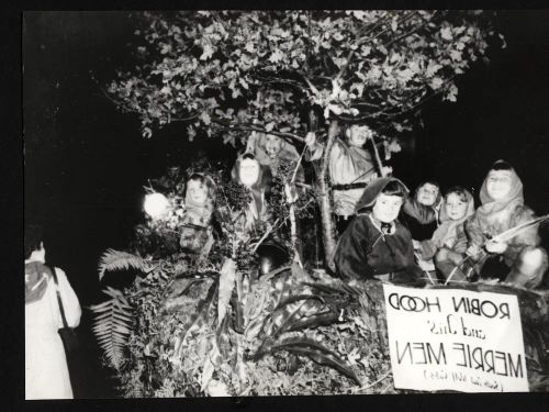 Cubs float, 'Robin Hood and his Merry Men'