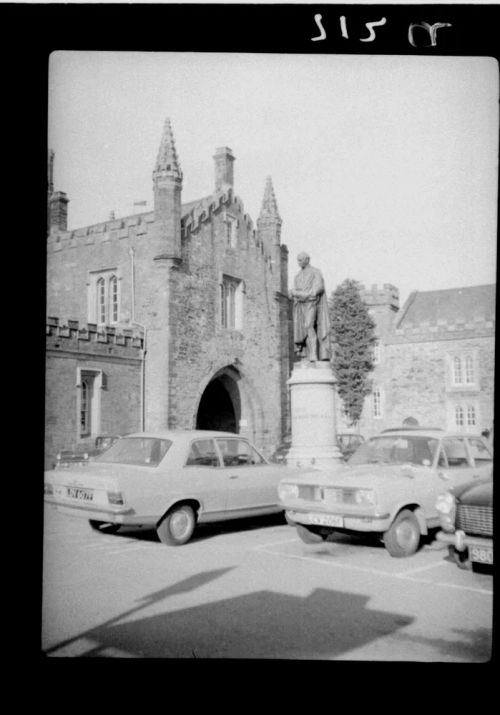 Duke of Bedford's statue and the Court Gate