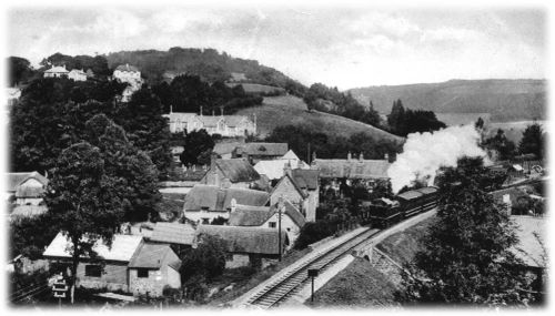 Train passing through Lustleigh towards Newton Abbot