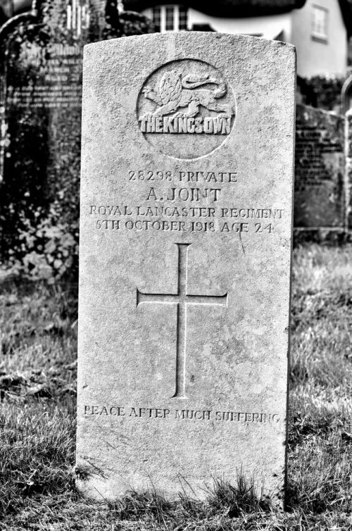 Uncatalogued: lsington churchyard. Private A Joint's grave.jpg