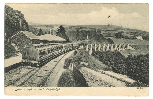 Station and old viaduct at Ivyybridge