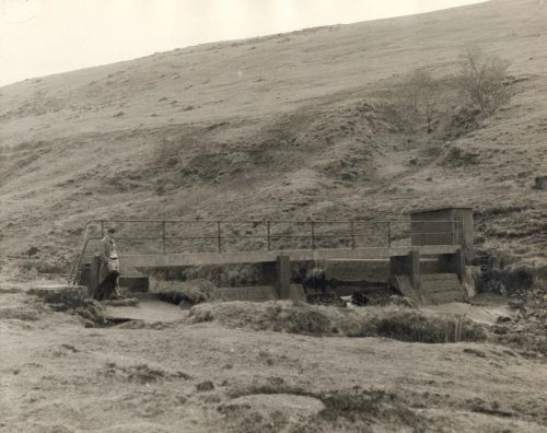 Existing gauge weir in West Okement at Vellake 