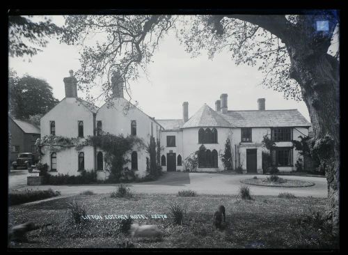 The Cottage Hotel, Lifton