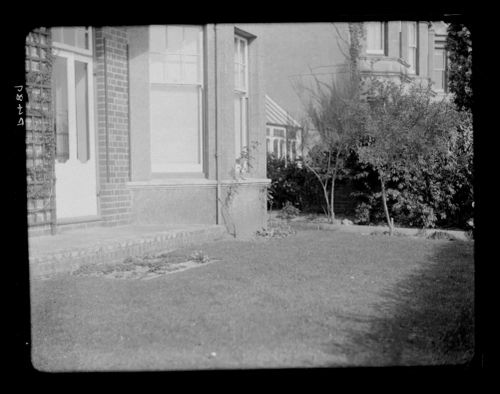 Front garden at Gratton Manor.