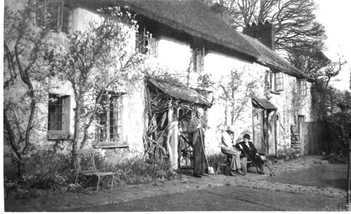 Hunt family outside Foxworthy 1942