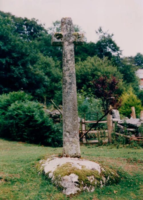 Sampford Spiney Cross